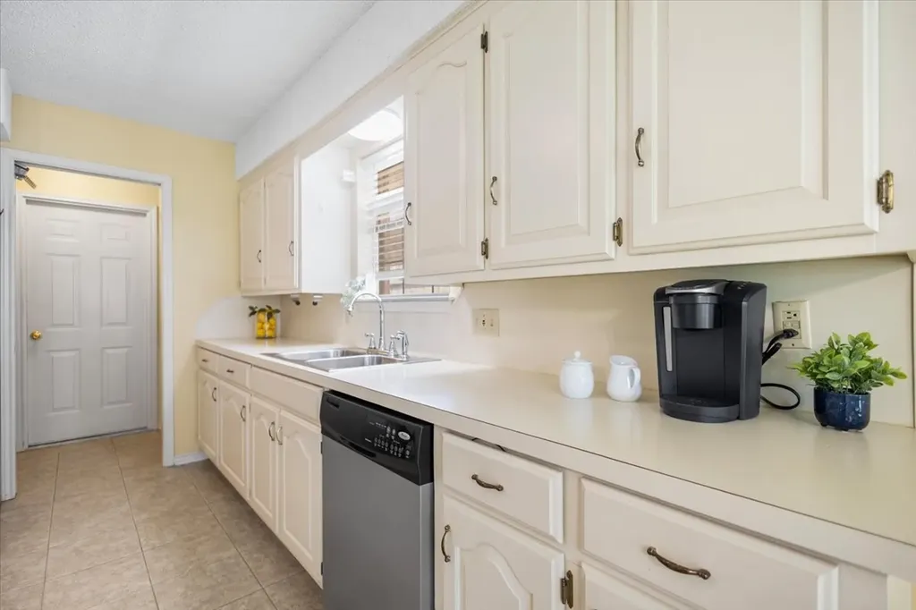 2824 Crestview Avenue Tyler TX 75701