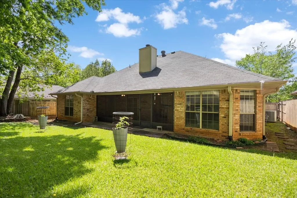 2824 Crestview Avenue Tyler TX 75701