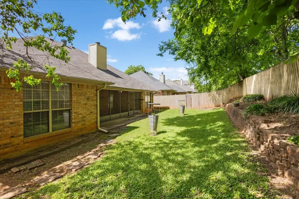 2824 Crestview Avenue Tyler TX 75701
