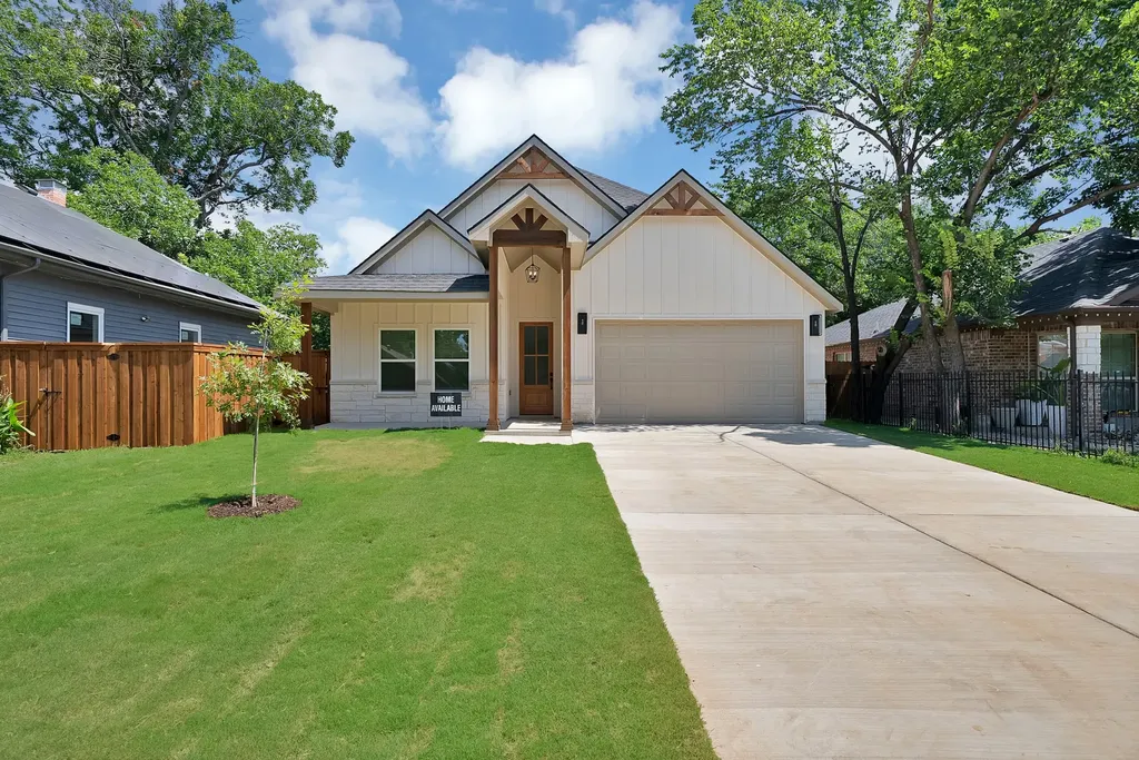 1021 E Richmond Avenue Fort Worth TX 76104