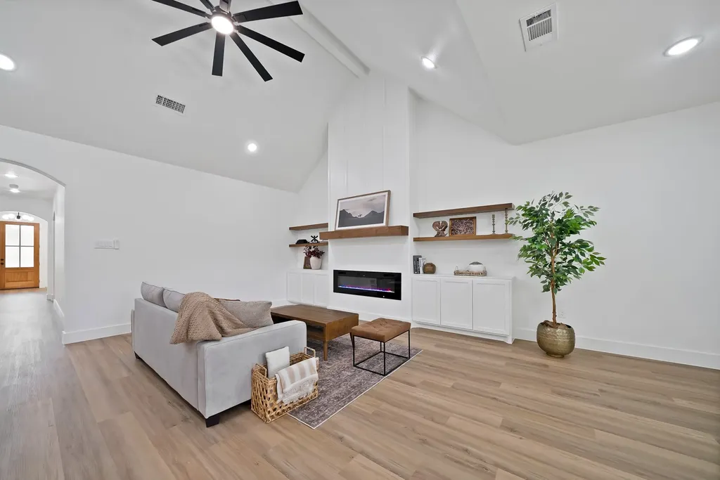 1021 E Richmond Avenue Fort Worth TX 76104