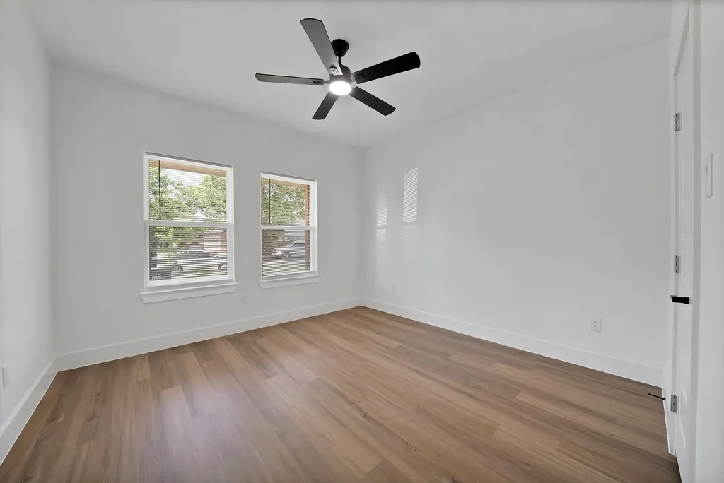 1021 E Richmond Avenue Fort Worth TX 76104