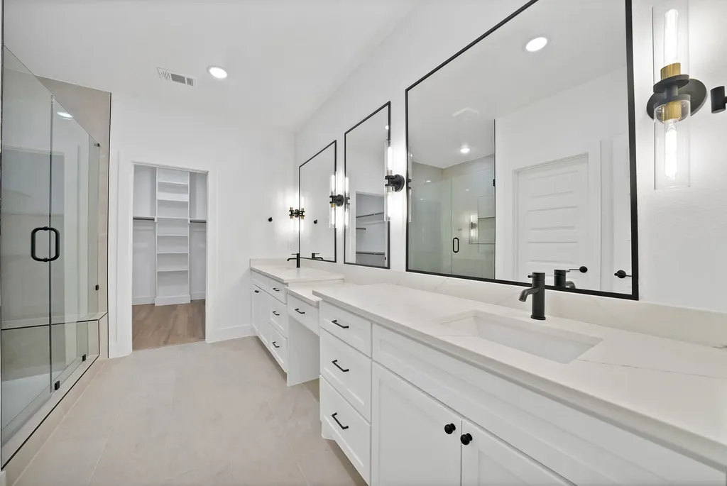 1021 E Richmond Avenue Fort Worth TX 76104