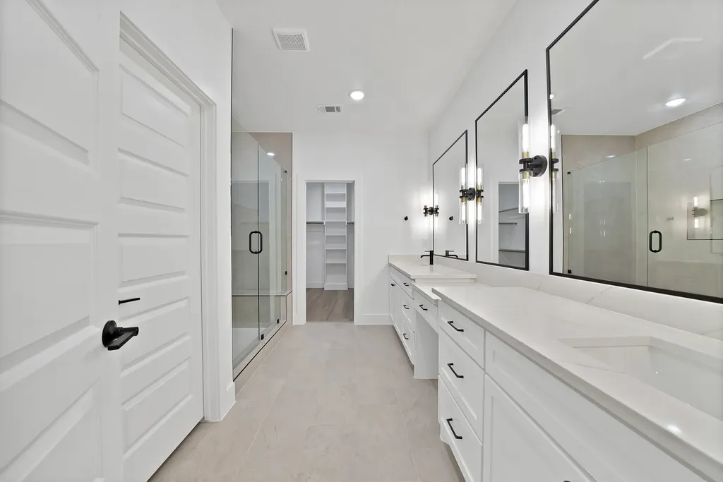 1021 E Richmond Avenue Fort Worth TX 76104