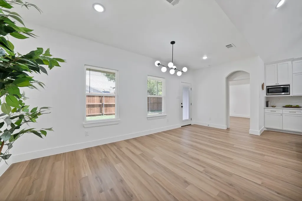 1021 E Richmond Avenue Fort Worth TX 76104