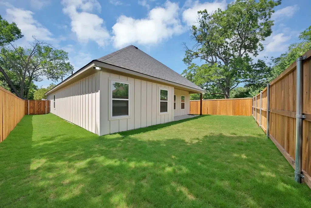 1021 E Richmond Avenue Fort Worth TX 76104