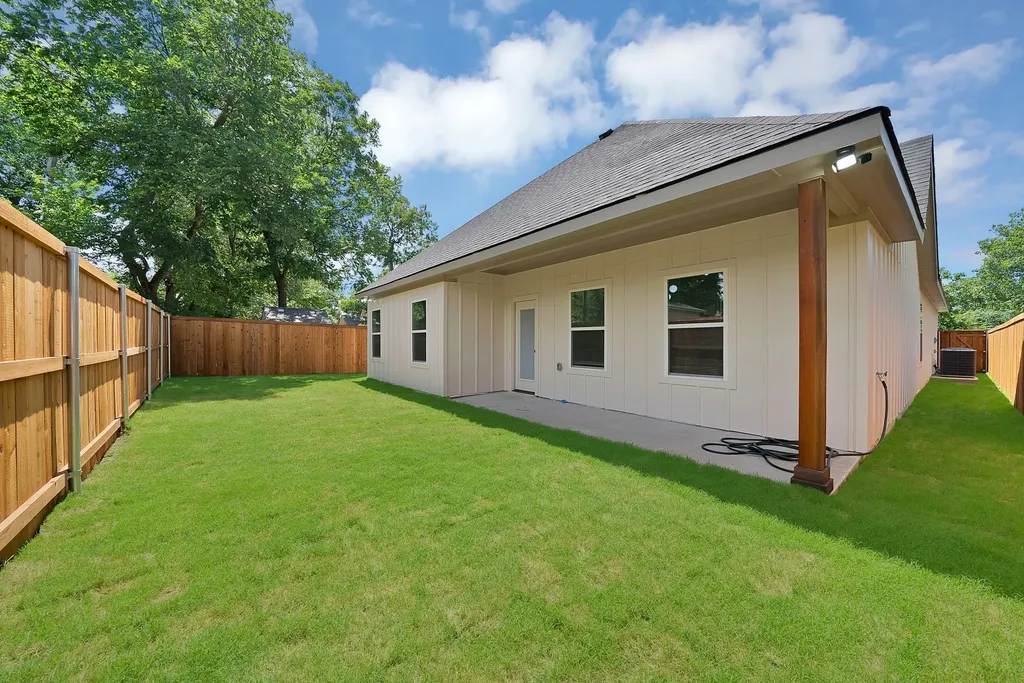 1021 E Richmond Avenue Fort Worth TX 76104