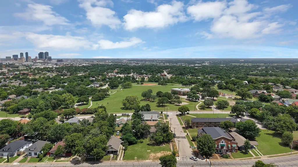 1021 E Richmond Avenue Fort Worth TX 76104