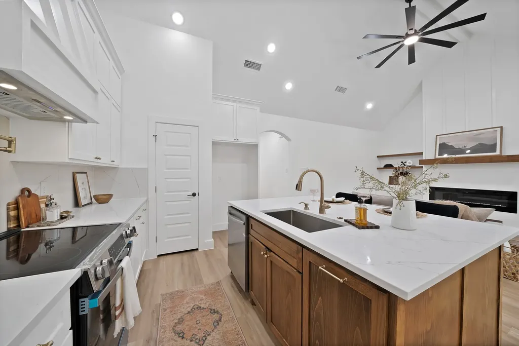 1021 E Richmond Avenue Fort Worth TX 76104