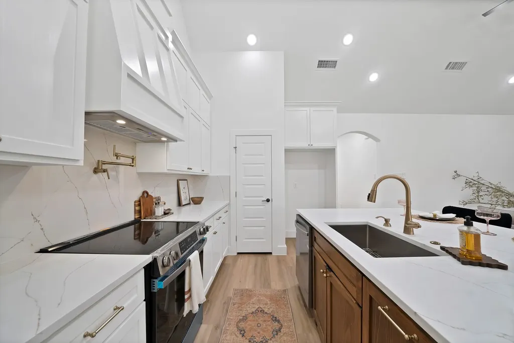 1021 E Richmond Avenue Fort Worth TX 76104