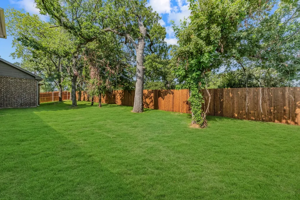 241 Gardenia Drive Azle TX 76020
