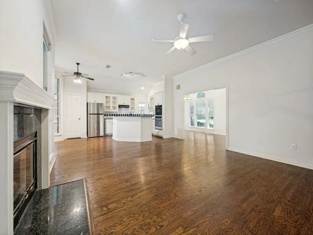 9703 Raven Lane Irving TX 75063