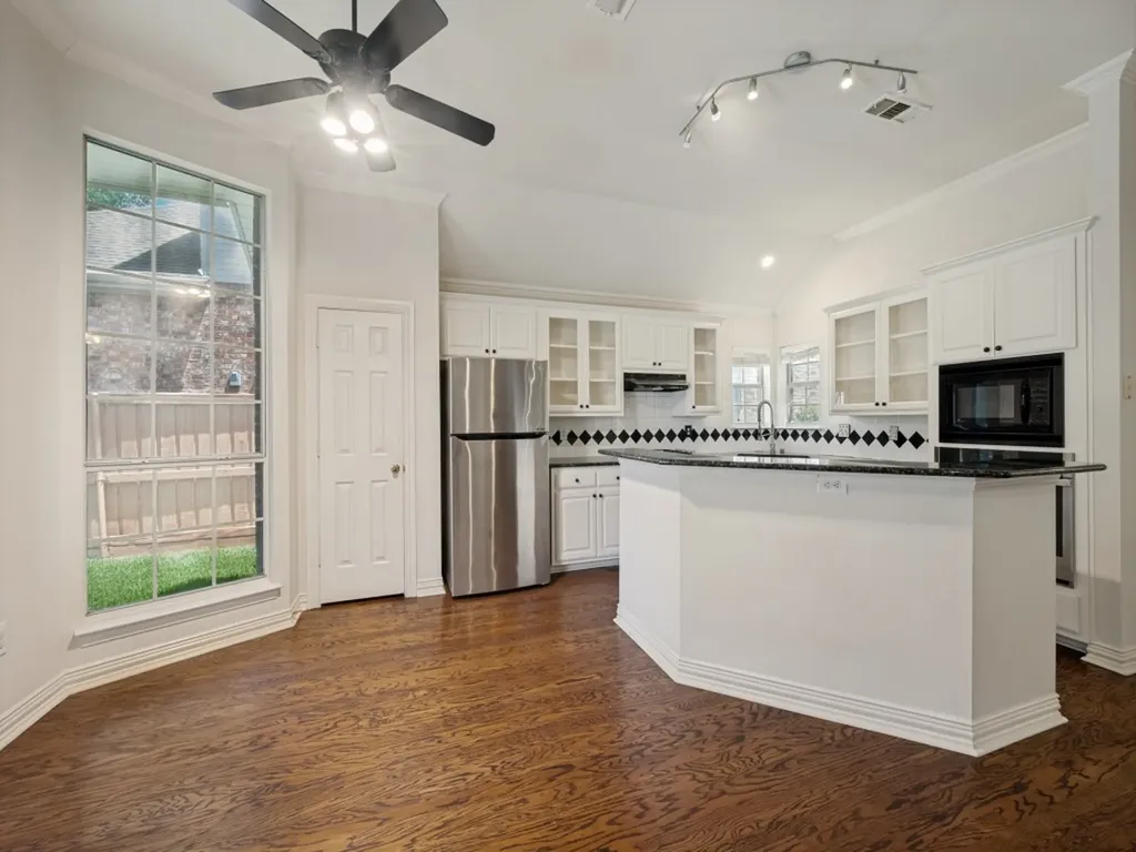 9703 Raven Lane Irving TX 75063