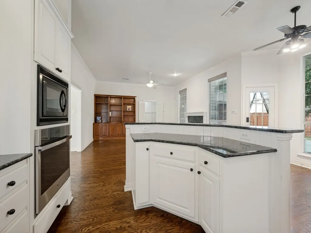 9703 Raven Lane Irving TX 75063
