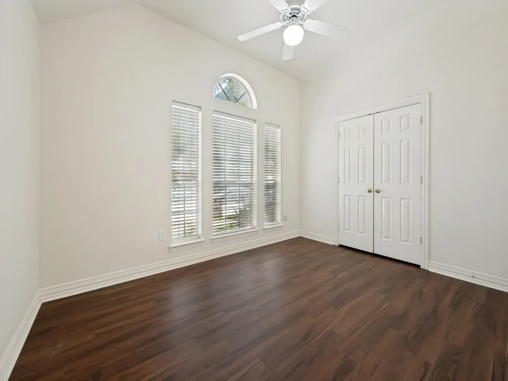 9703 Raven Lane Irving TX 75063