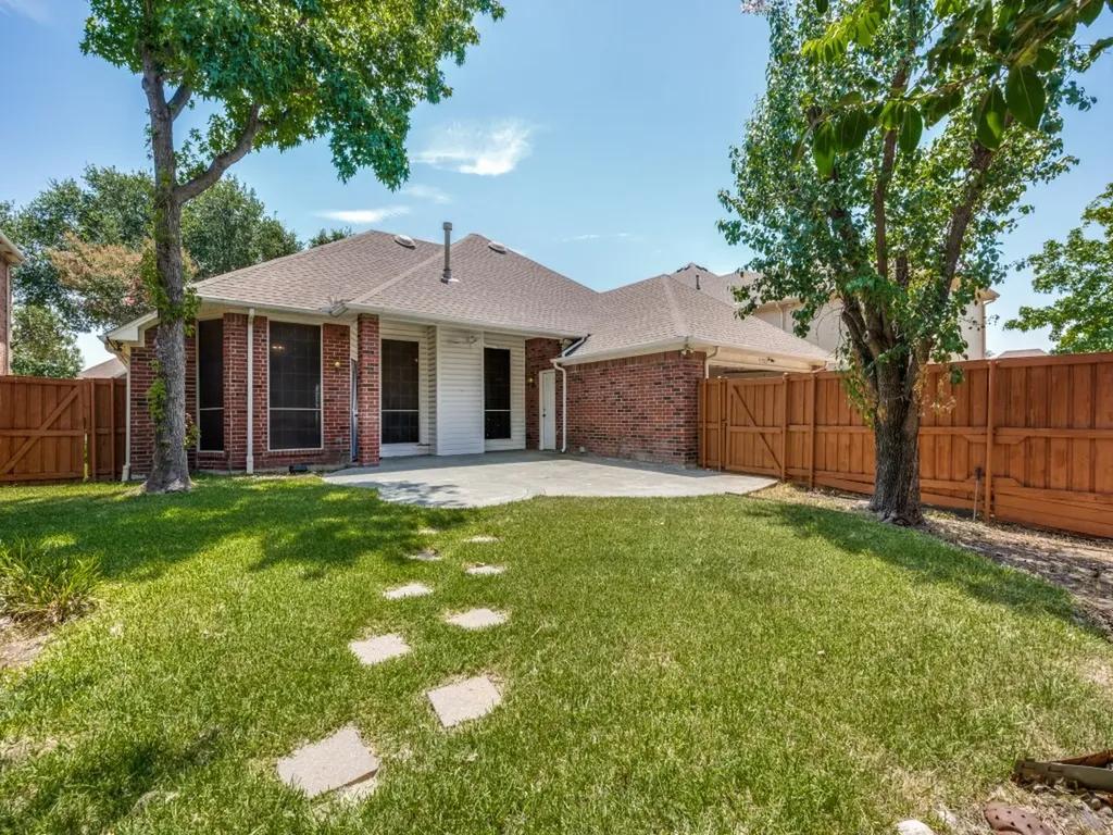 9703 Raven Lane Irving TX 75063