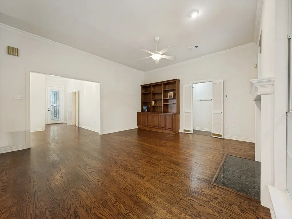 9703 Raven Lane Irving TX 75063