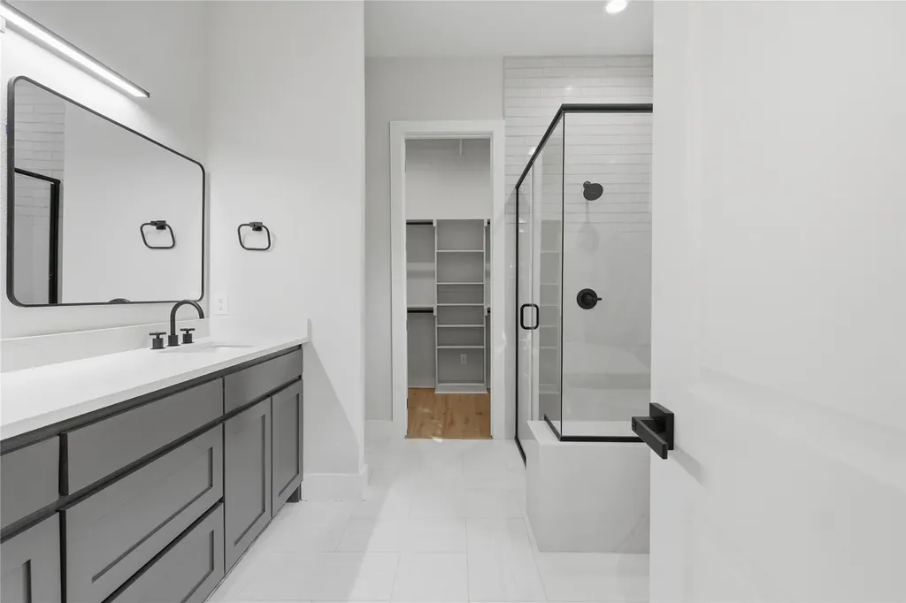 4323 Metropolitan Avenue Dallas TX 75210