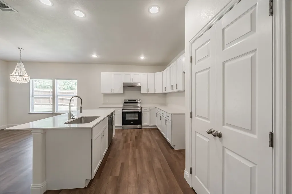 100 Round Hill Way Runaway Bay TX 76426