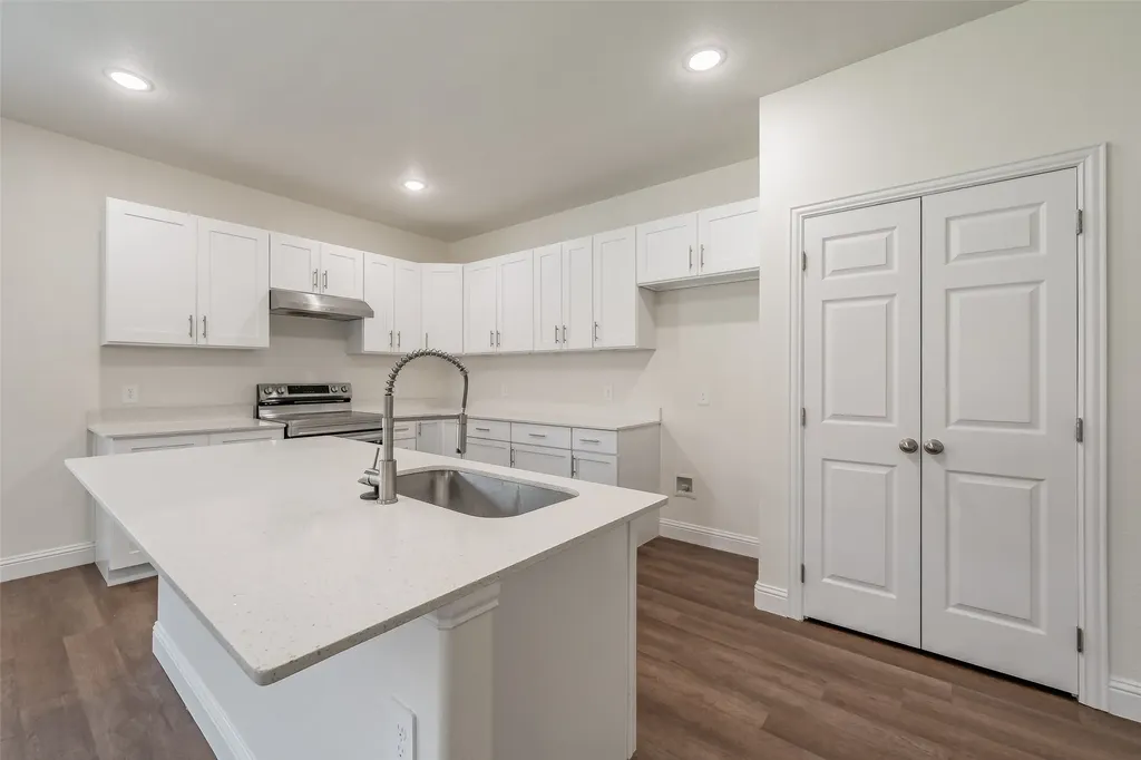 100 Round Hill Way Runaway Bay TX 76426