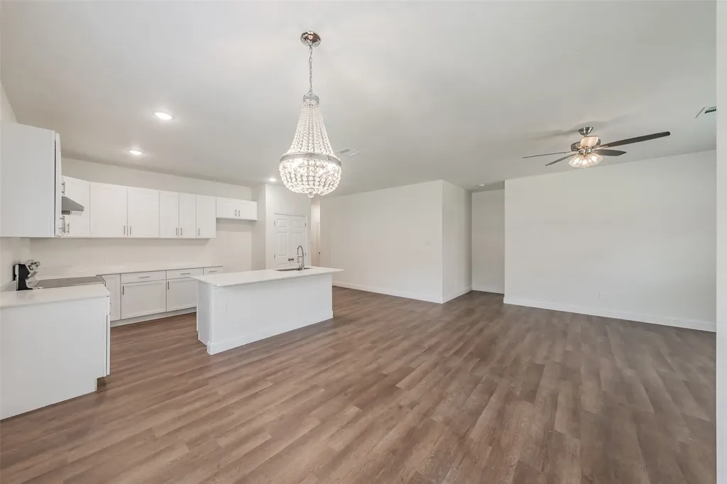 100 Round Hill Way Runaway Bay TX 76426