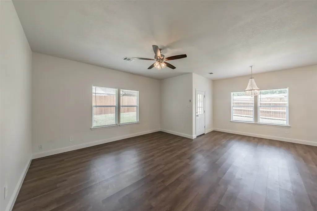 100 Round Hill Way Runaway Bay TX 76426