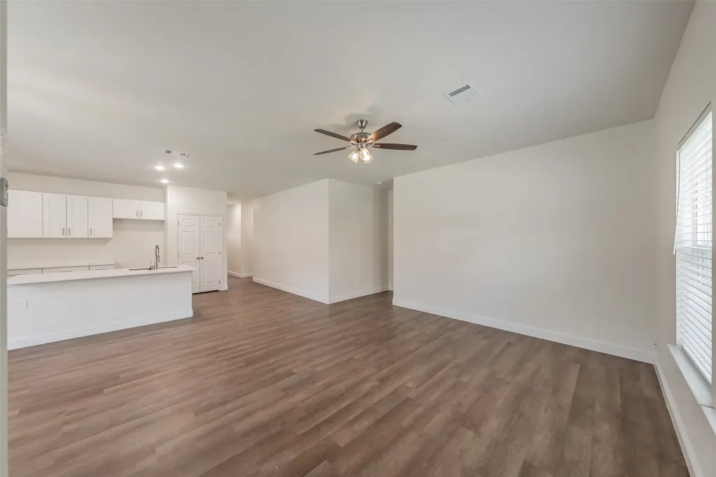 100 Round Hill Way Runaway Bay TX 76426
