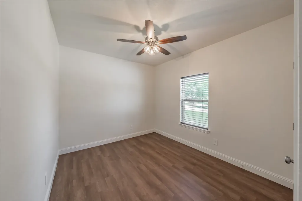 100 Round Hill Way Runaway Bay TX 76426