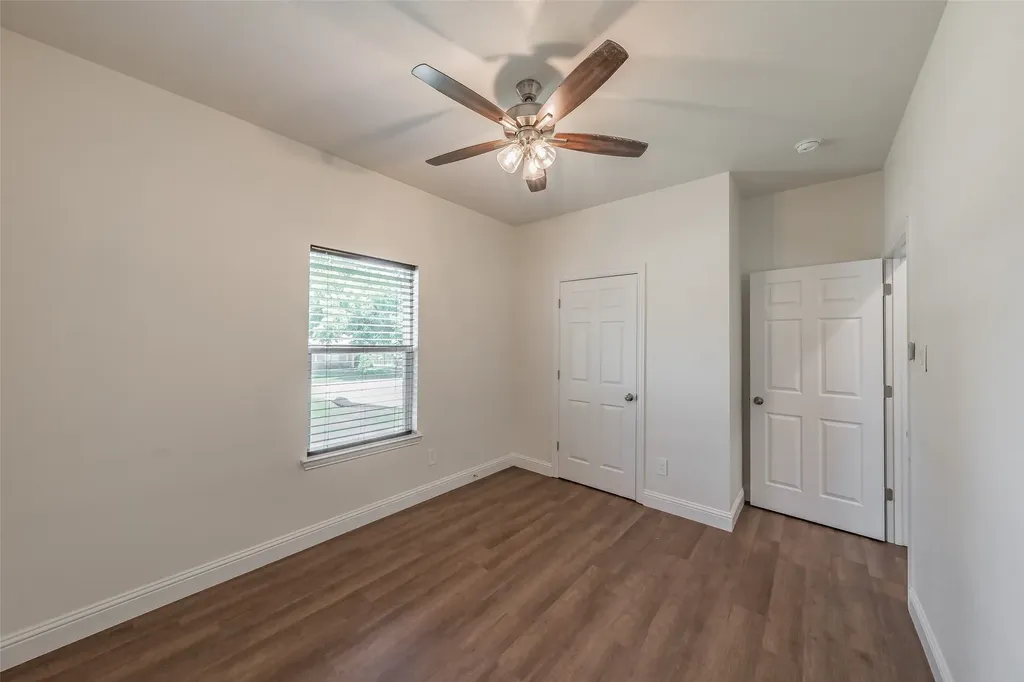 100 Round Hill Way Runaway Bay TX 76426