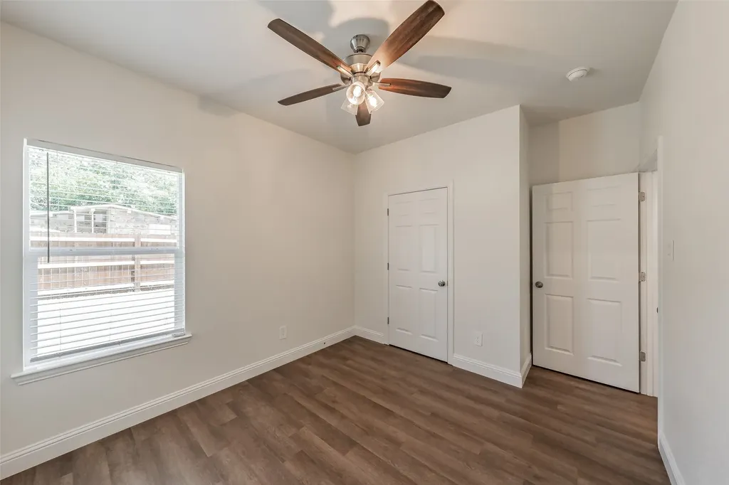 100 Round Hill Way Runaway Bay TX 76426