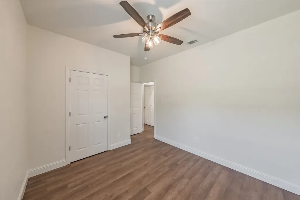 100 Round Hill Way Runaway Bay TX 76426