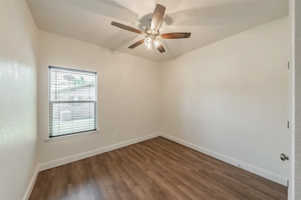100 Round Hill Way Runaway Bay TX 76426
