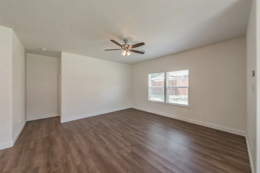 100 Round Hill Way Runaway Bay TX 76426