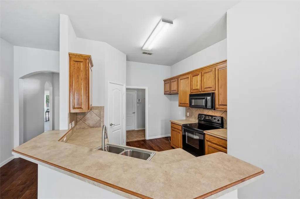 9025 River Falls Drive Fort Worth TX 76118