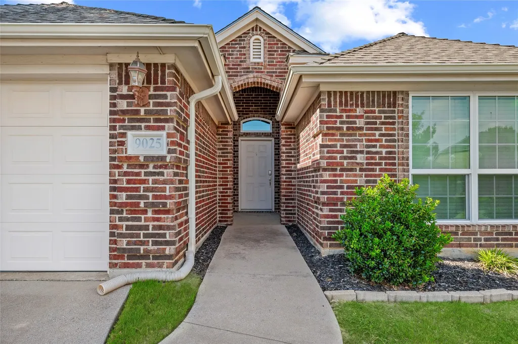 9025 River Falls Drive Fort Worth TX 76118