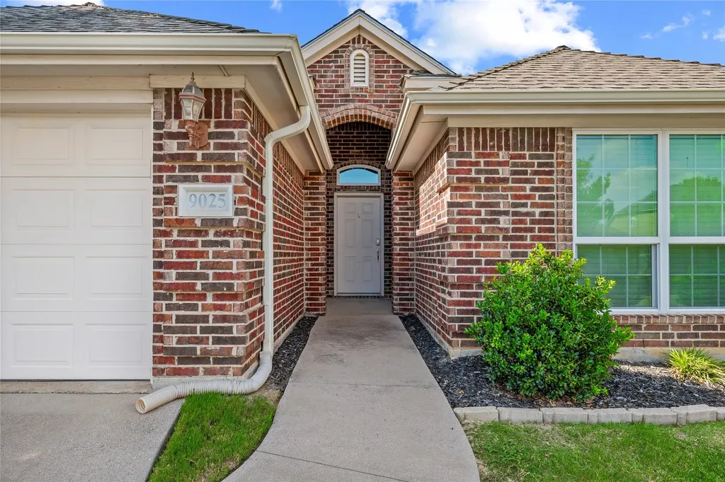 9025 River Falls Drive Fort Worth TX 76118
