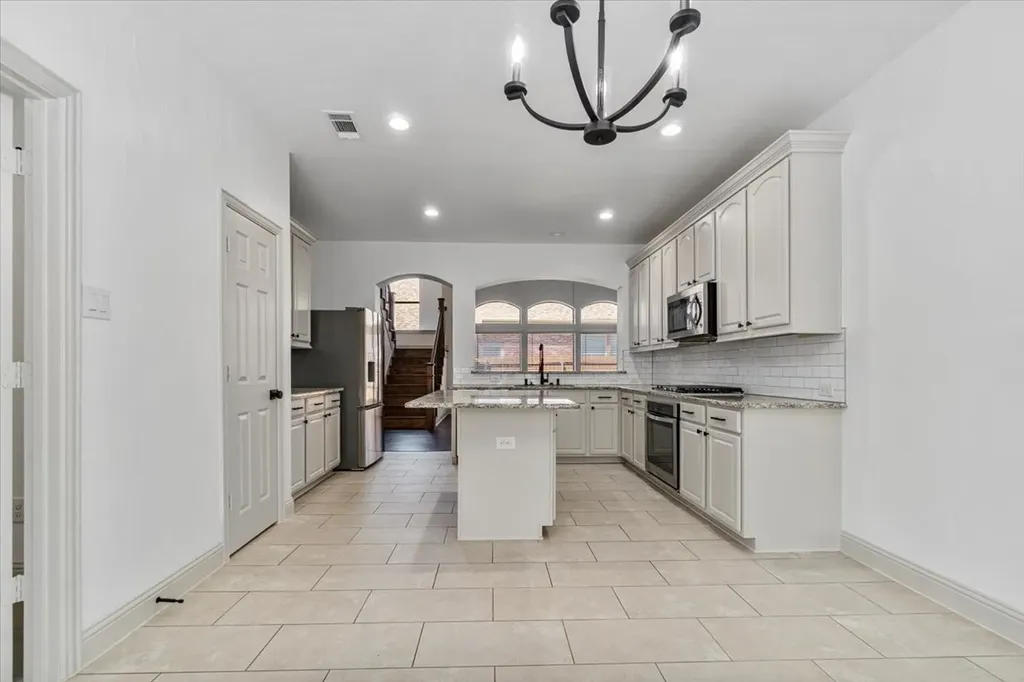 2468 Lakeland Drive Grand Prairie TX 75054