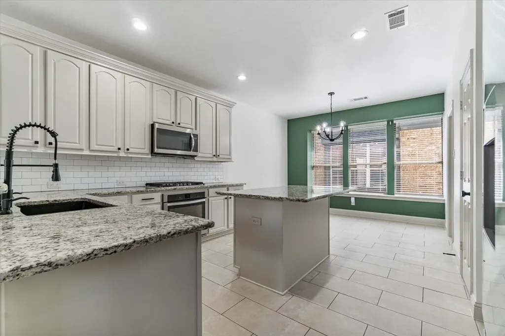 2468 Lakeland Drive Grand Prairie TX 75054
