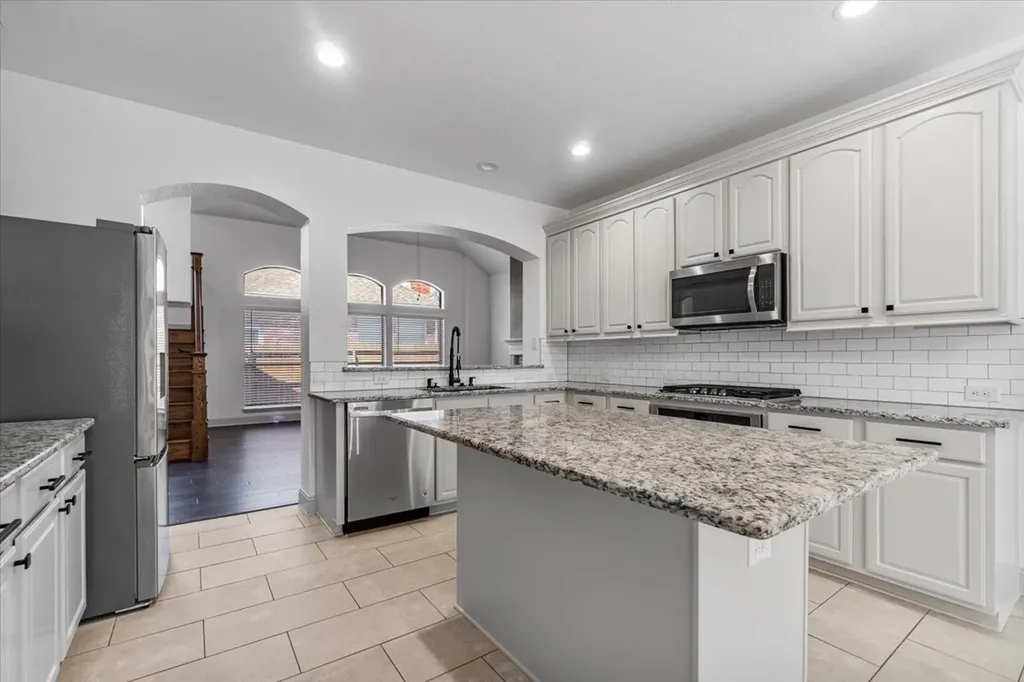 2468 Lakeland Drive Grand Prairie TX 75054
