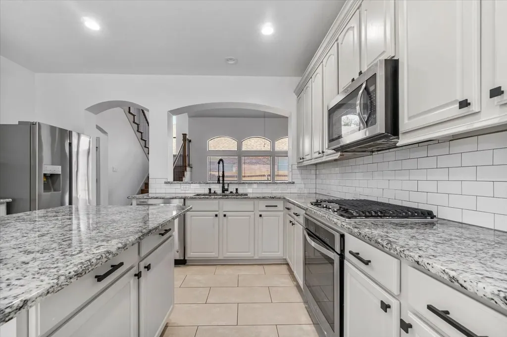 2468 Lakeland Drive Grand Prairie TX 75054