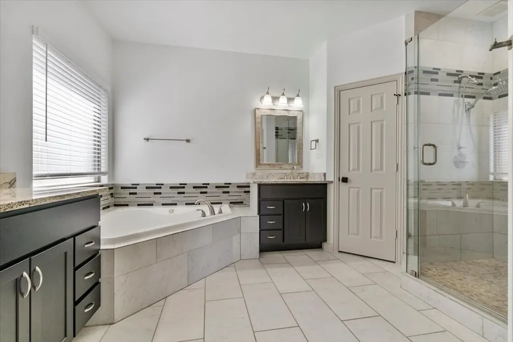 2468 Lakeland Drive Grand Prairie TX 75054