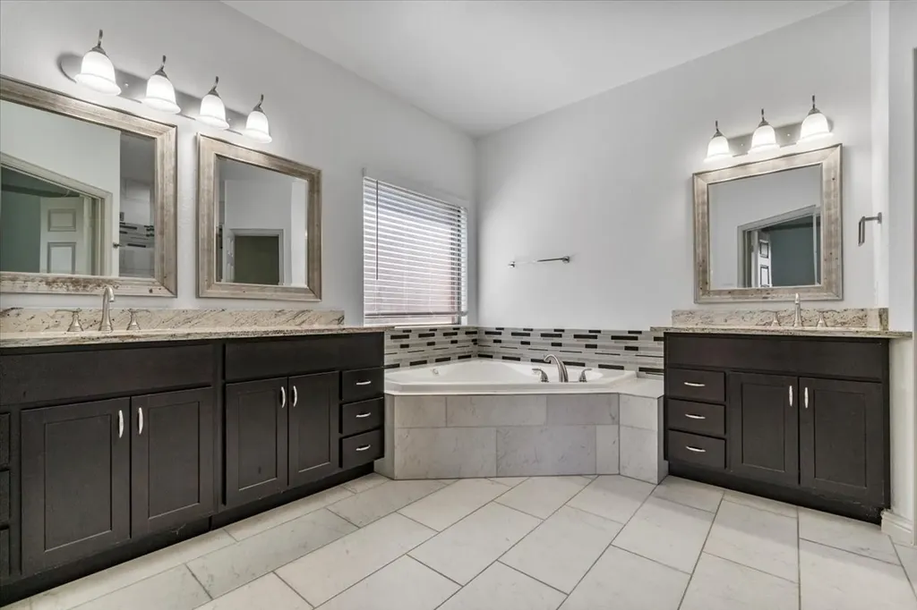 2468 Lakeland Drive Grand Prairie TX 75054