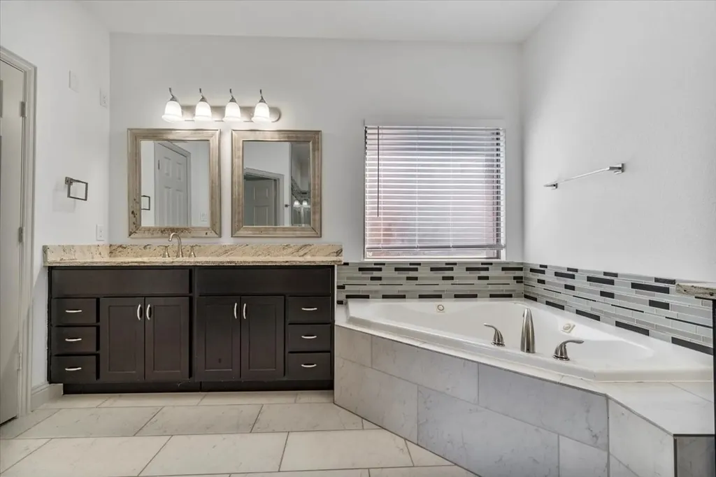 2468 Lakeland Drive Grand Prairie TX 75054