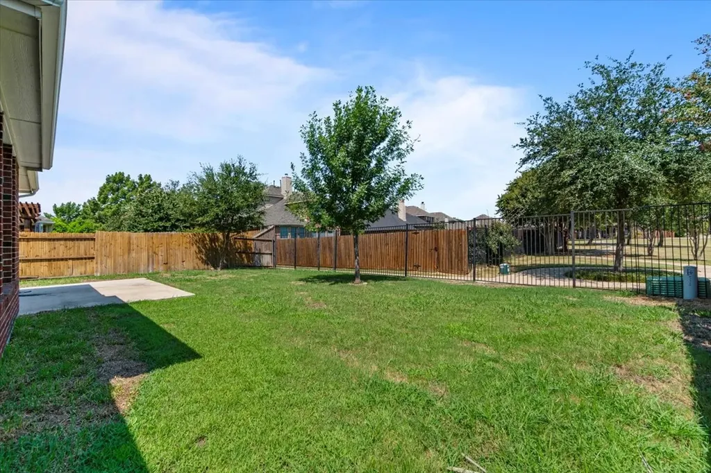 2468 Lakeland Drive Grand Prairie TX 75054