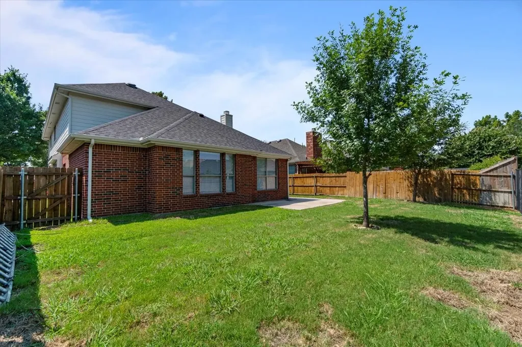2468 Lakeland Drive Grand Prairie TX 75054
