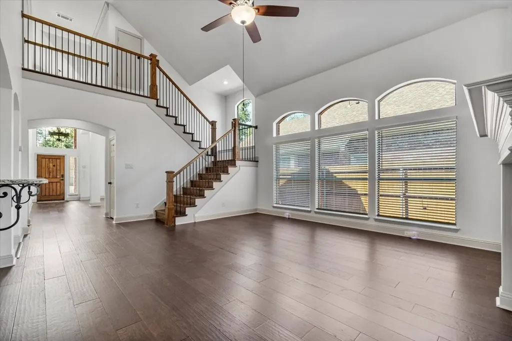 2468 Lakeland Drive Grand Prairie TX 75054