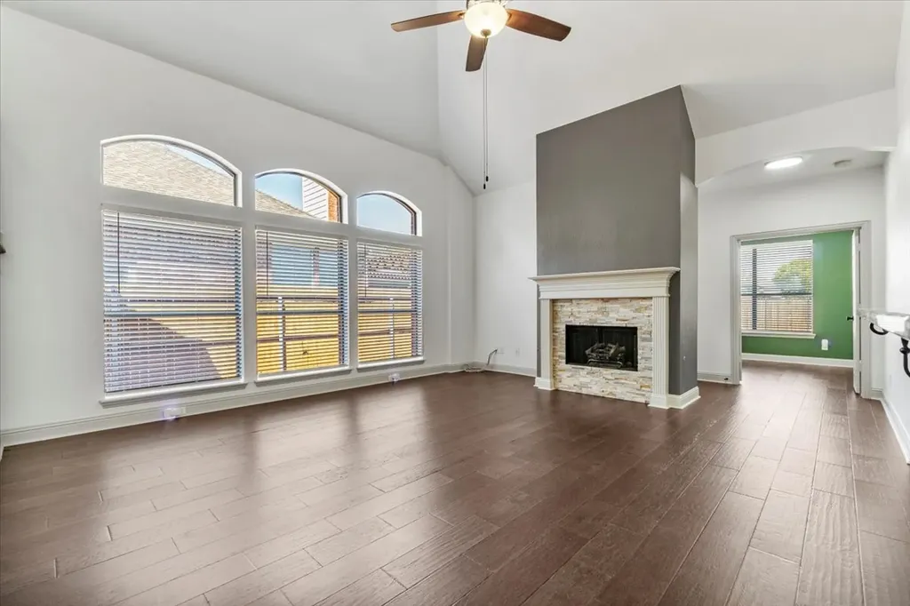 2468 Lakeland Drive Grand Prairie TX 75054