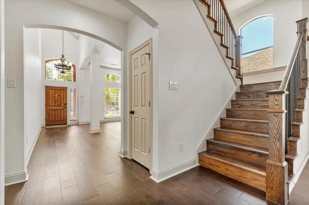 2468 Lakeland Drive Grand Prairie TX 75054