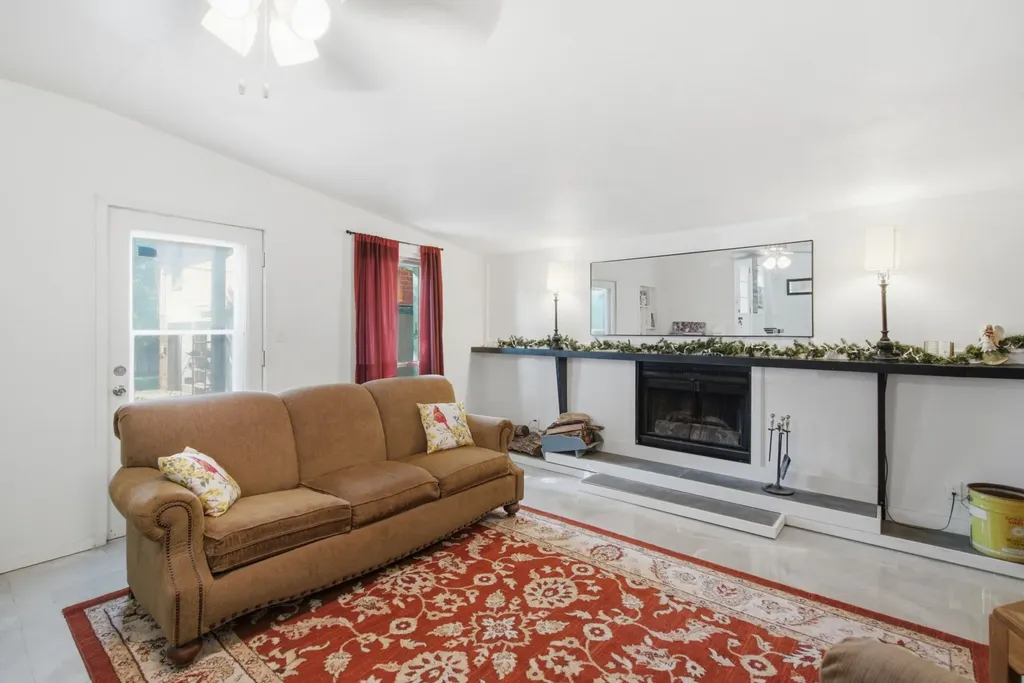 324 W Ross Avenue De Leon TX 76444