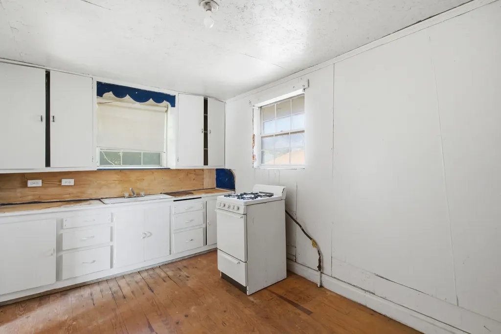 324 W Ross Avenue De Leon TX 76444